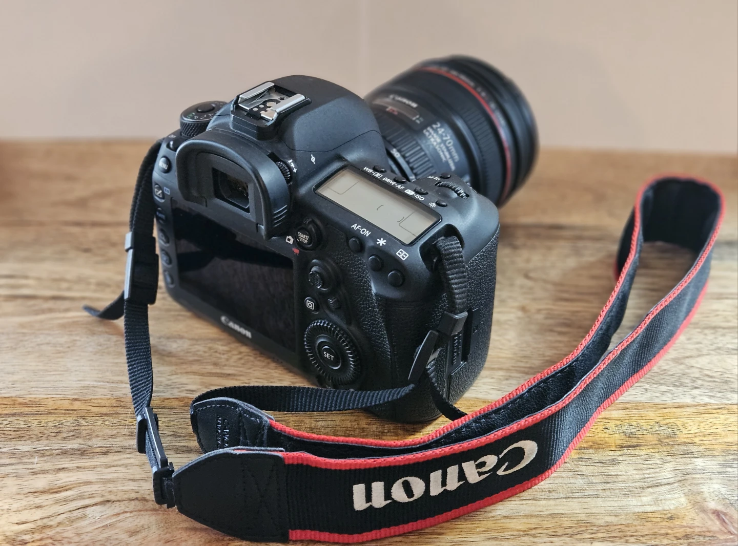 Canon EOS 5D Mark IV Camera + EF 24-70mm f/4L IS USM Lens Kit - photo 2