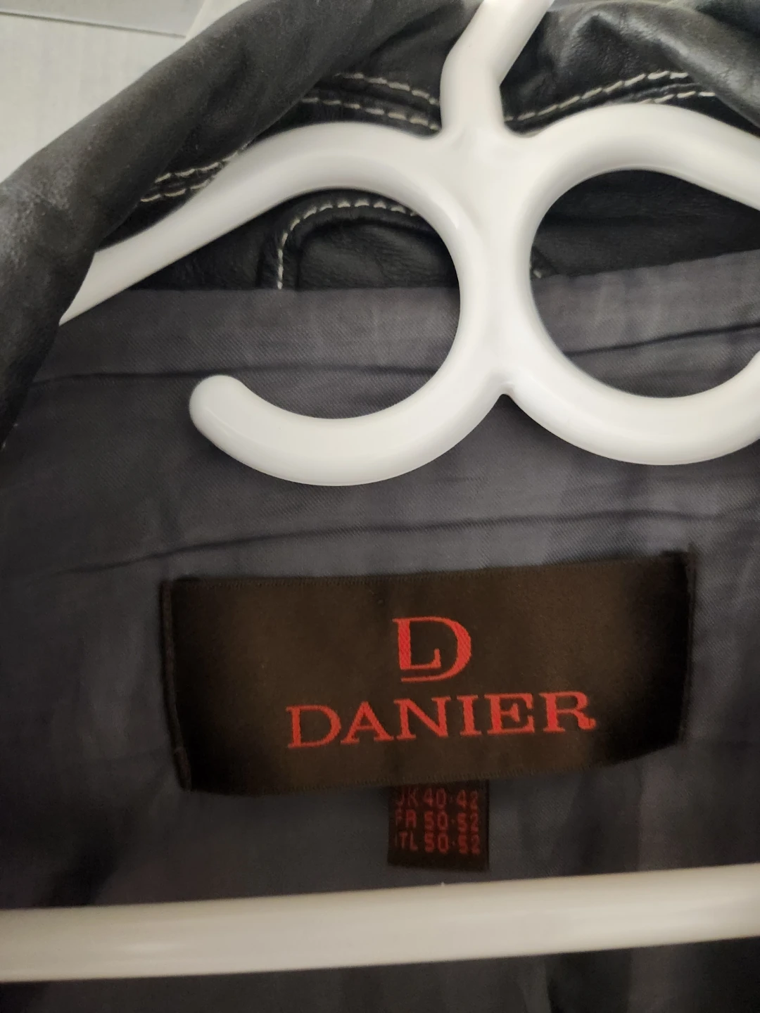 Danier Leather Jacket - Men's Size Large - photo 2