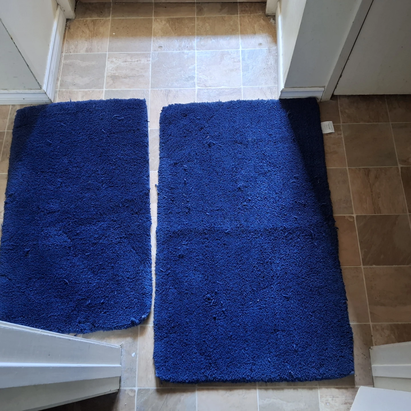 Blue Bath Mats (Set of 2) *slight pilling*