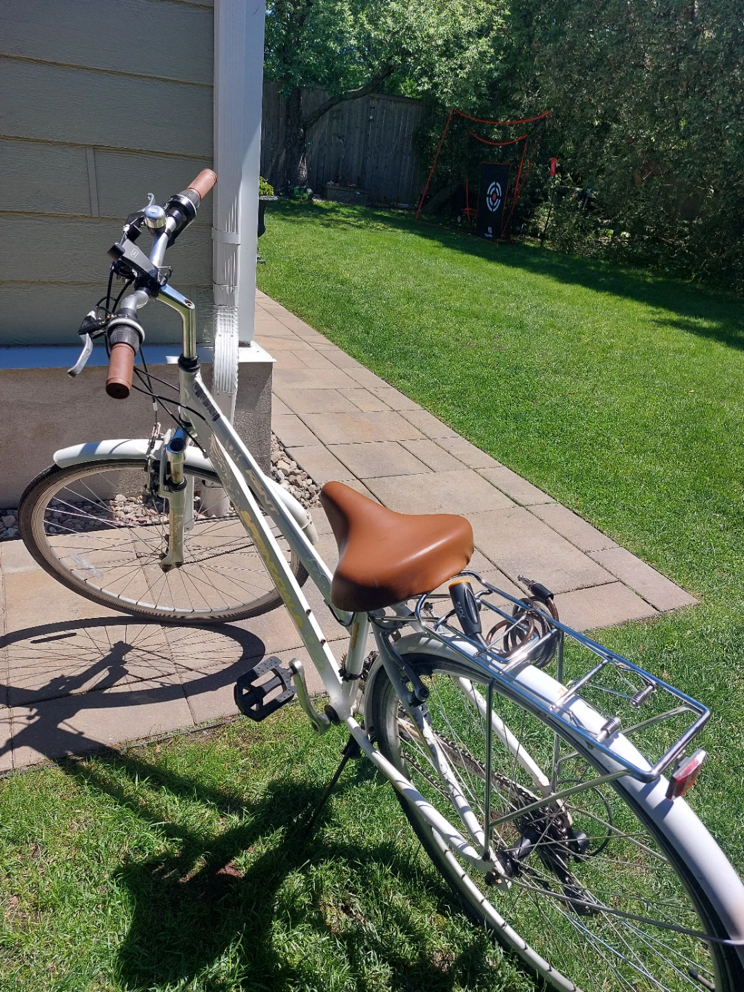 White Hybrid Bicycle - photo 2