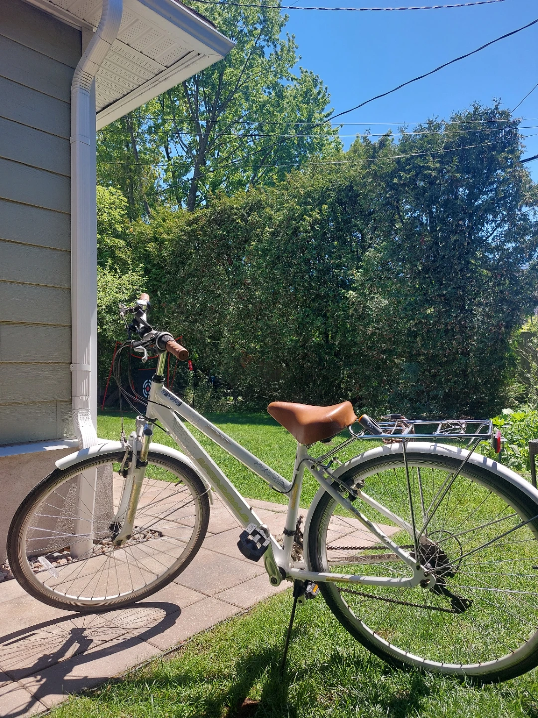 White Hybrid Bicycle - photo 4