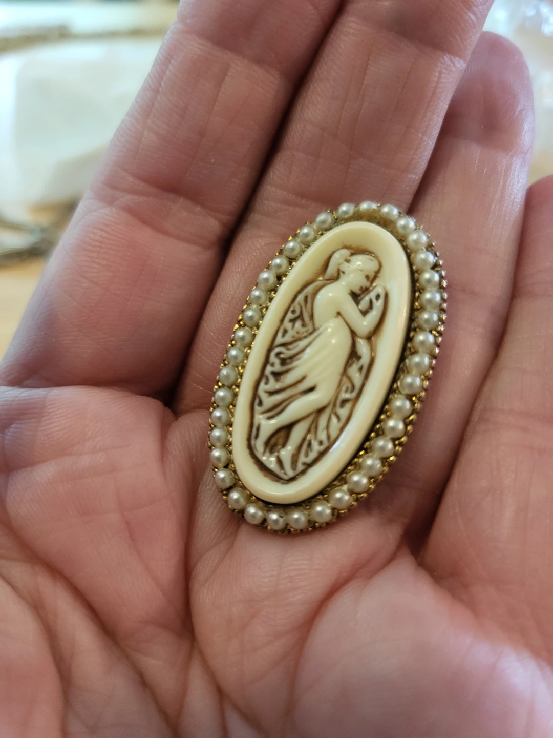 Vintage Oval Brooch with Faux Pearls and Figurine - photo 3