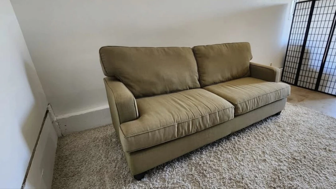 Beautiful Olive Green 3 Seater Sofa Couch - photo 4