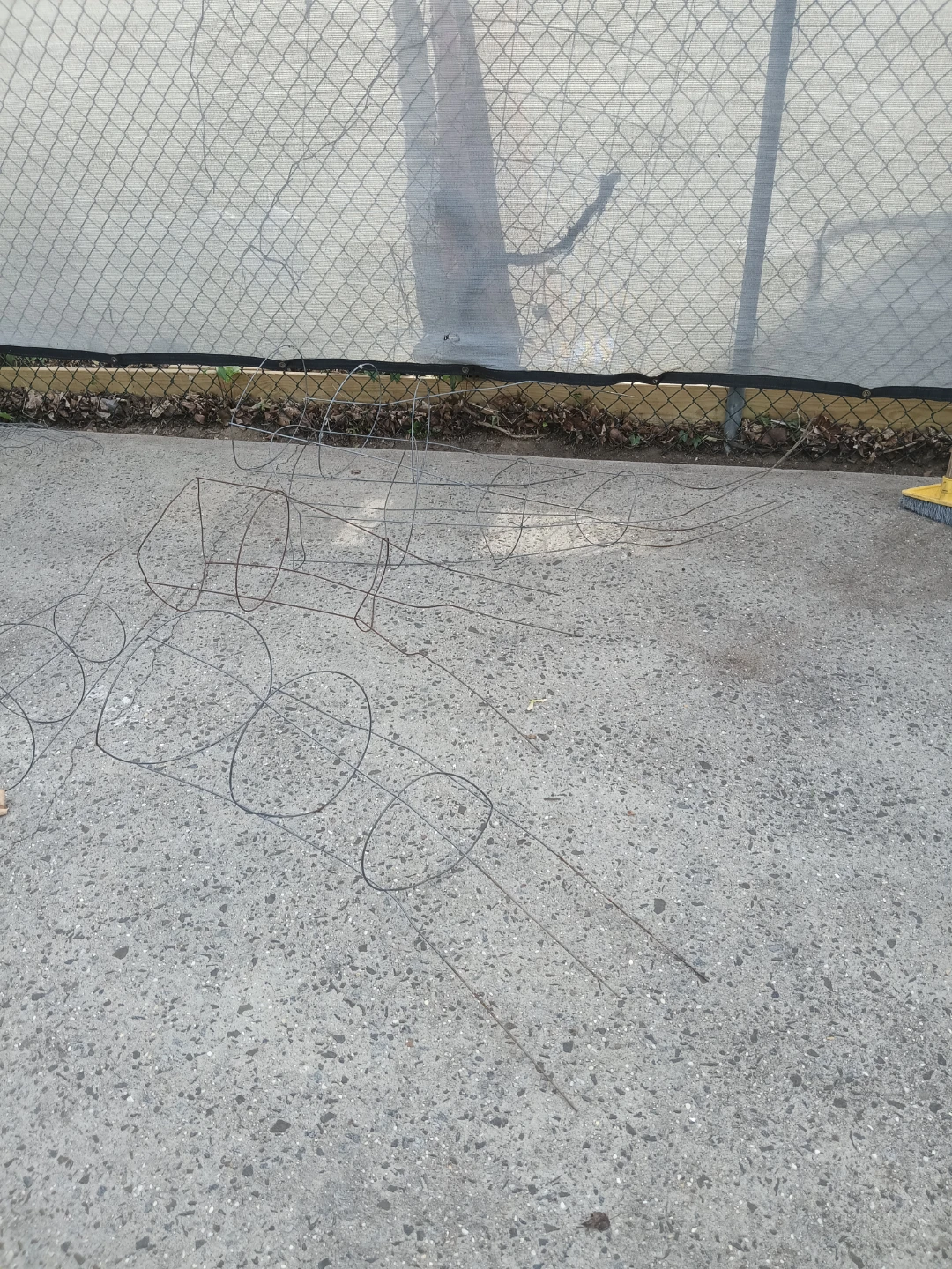 Plant holders and wire fencing - photo 3