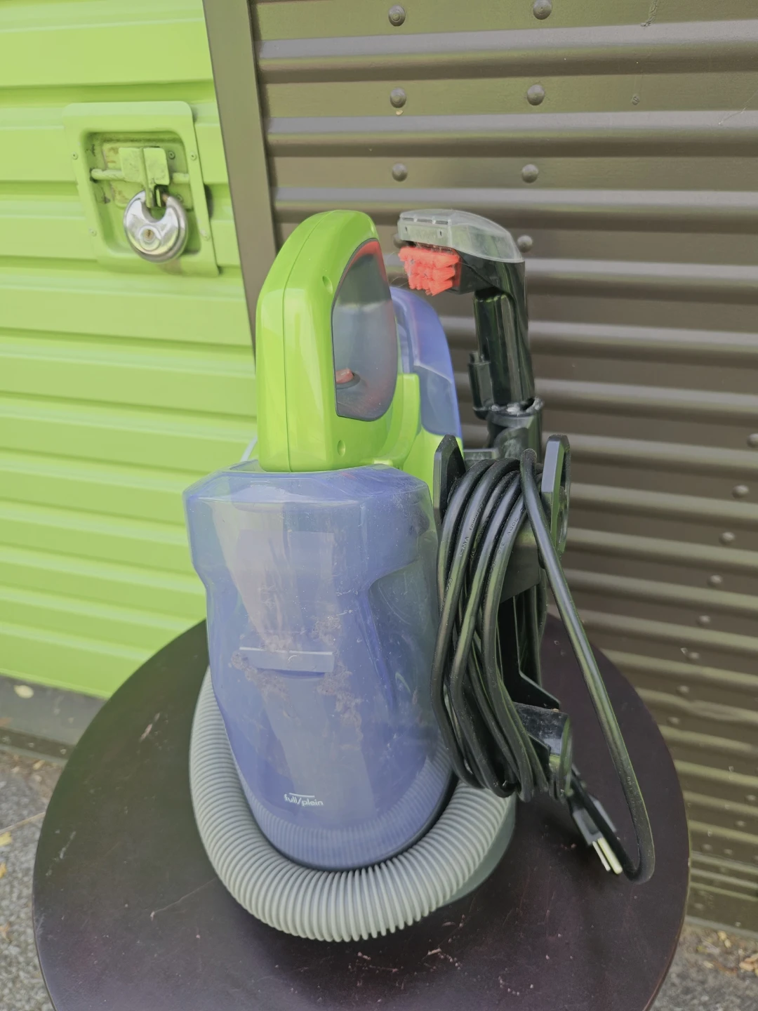Bissell Little Green ProHeat Portable Carpet Cleaner - photo 2
