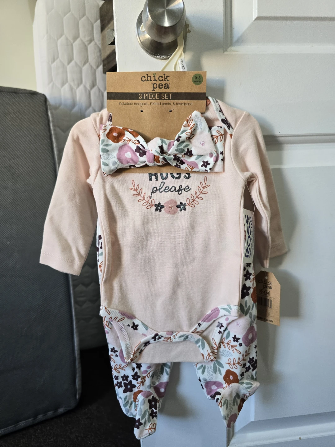 Chick Pea 3-Piece Baby Outfit - 0-3 Months