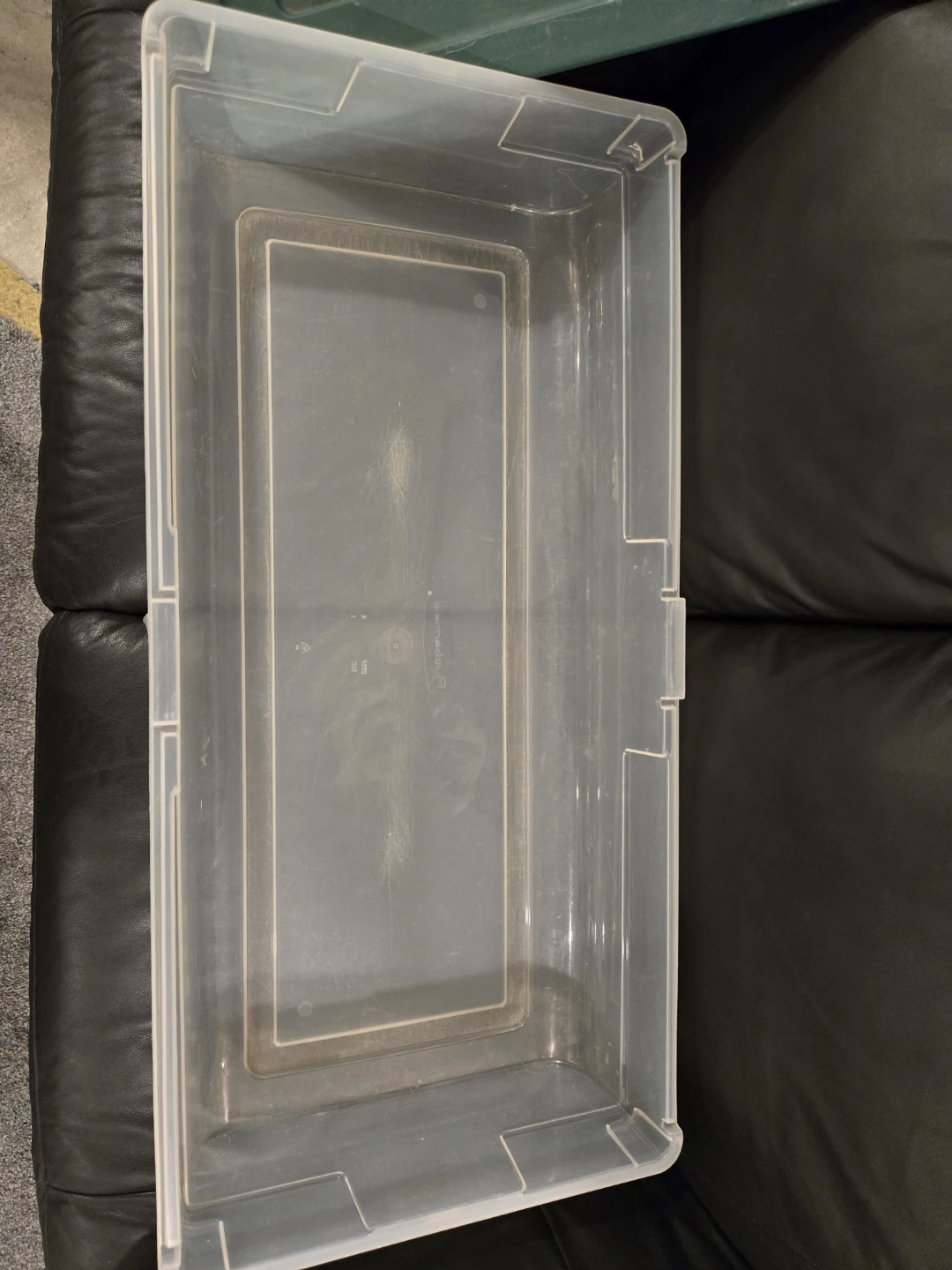 Rubbermaid Storage Bin with Lid