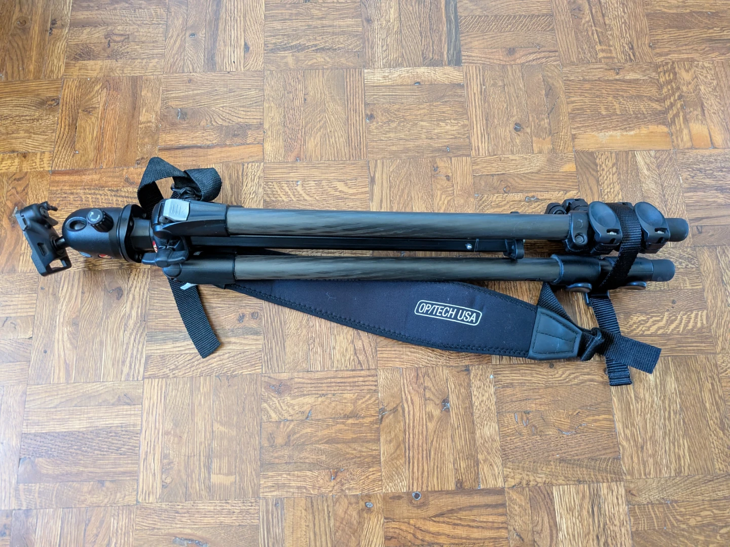 Manfrotto lightweight tripod - photo 5