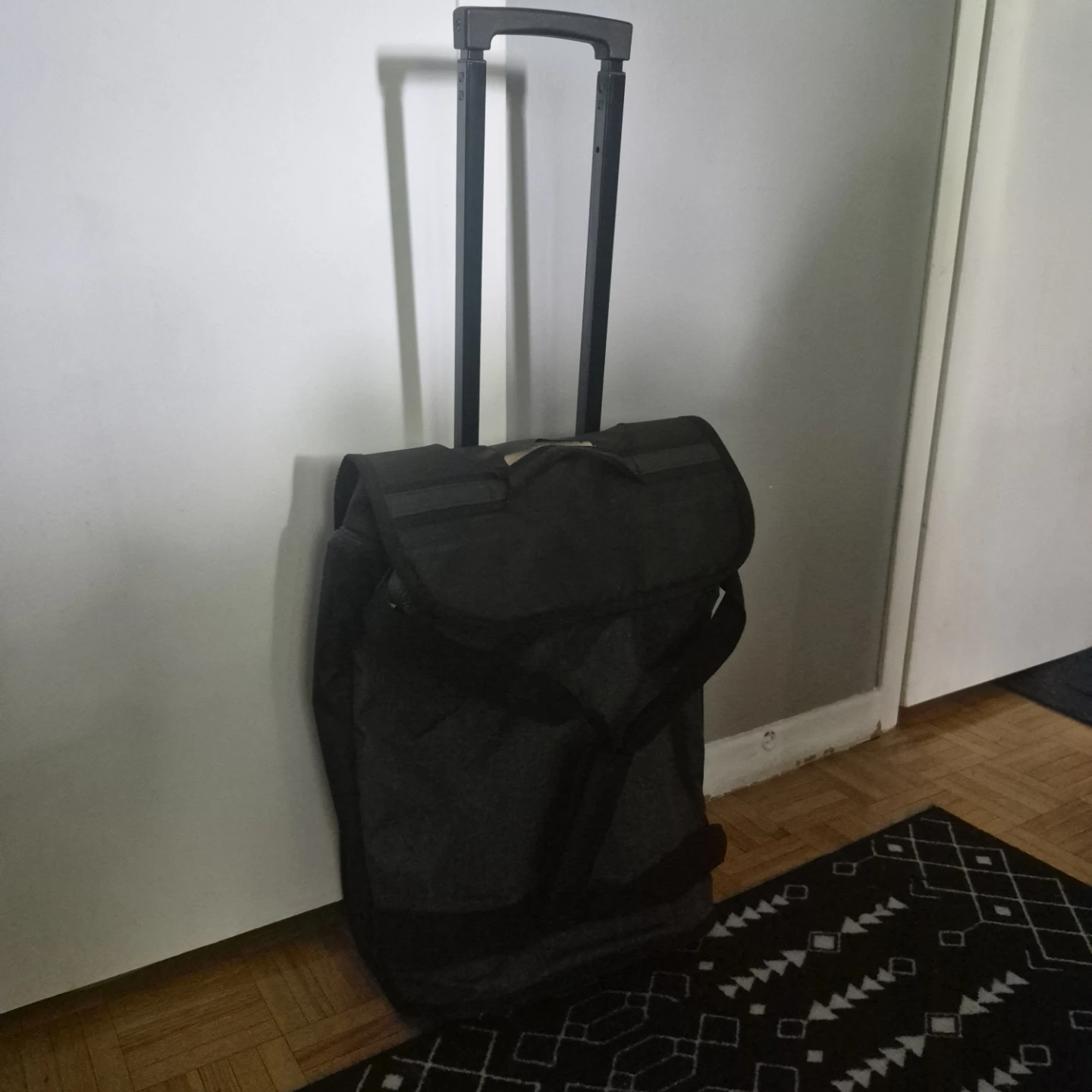 Carry-On Suitcase (30L) – Like New ✈️ - photo 4