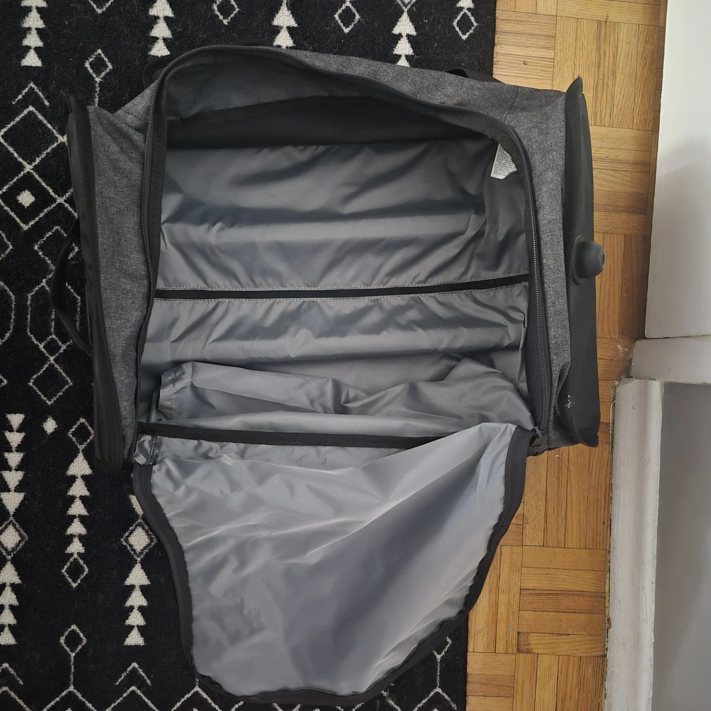 Carry-On Suitcase (30L) – Like New ✈️ - photo 5