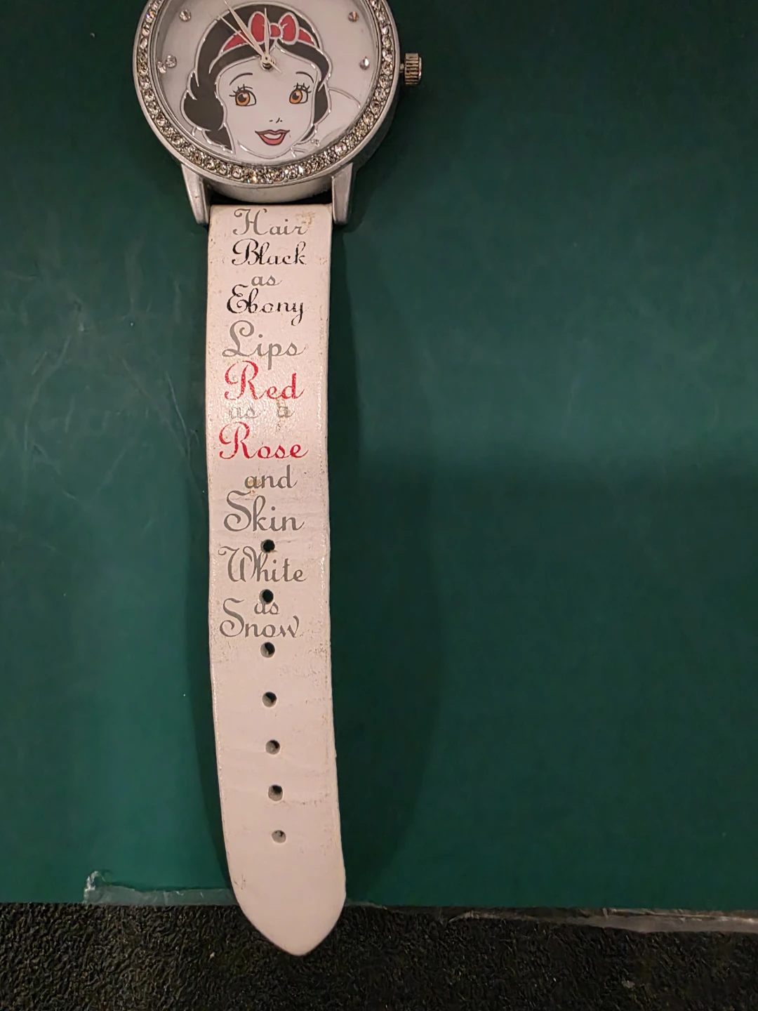 Disney Snow White Character Watch - photo 3
