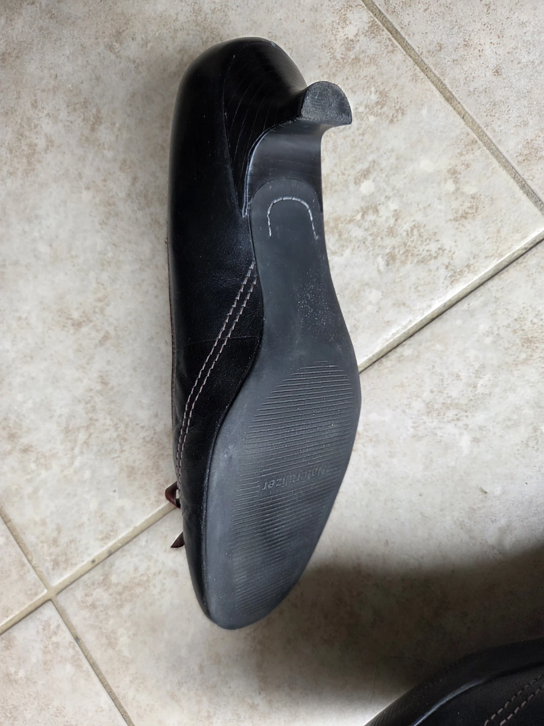 Naturalizer Women's size 8 Black Leather Bow Heels - photo 3