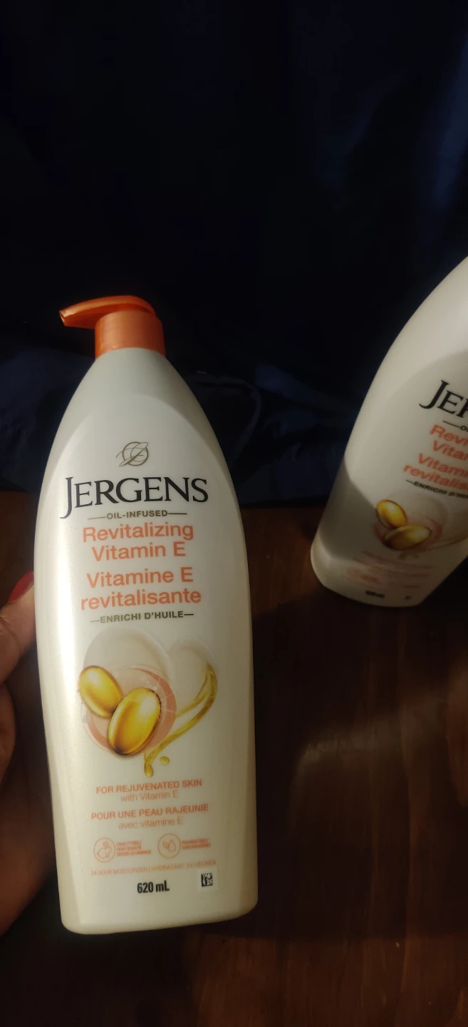 Jergens Revitalizing Vitamin E Body Lotion 620mlx3 - photo 2