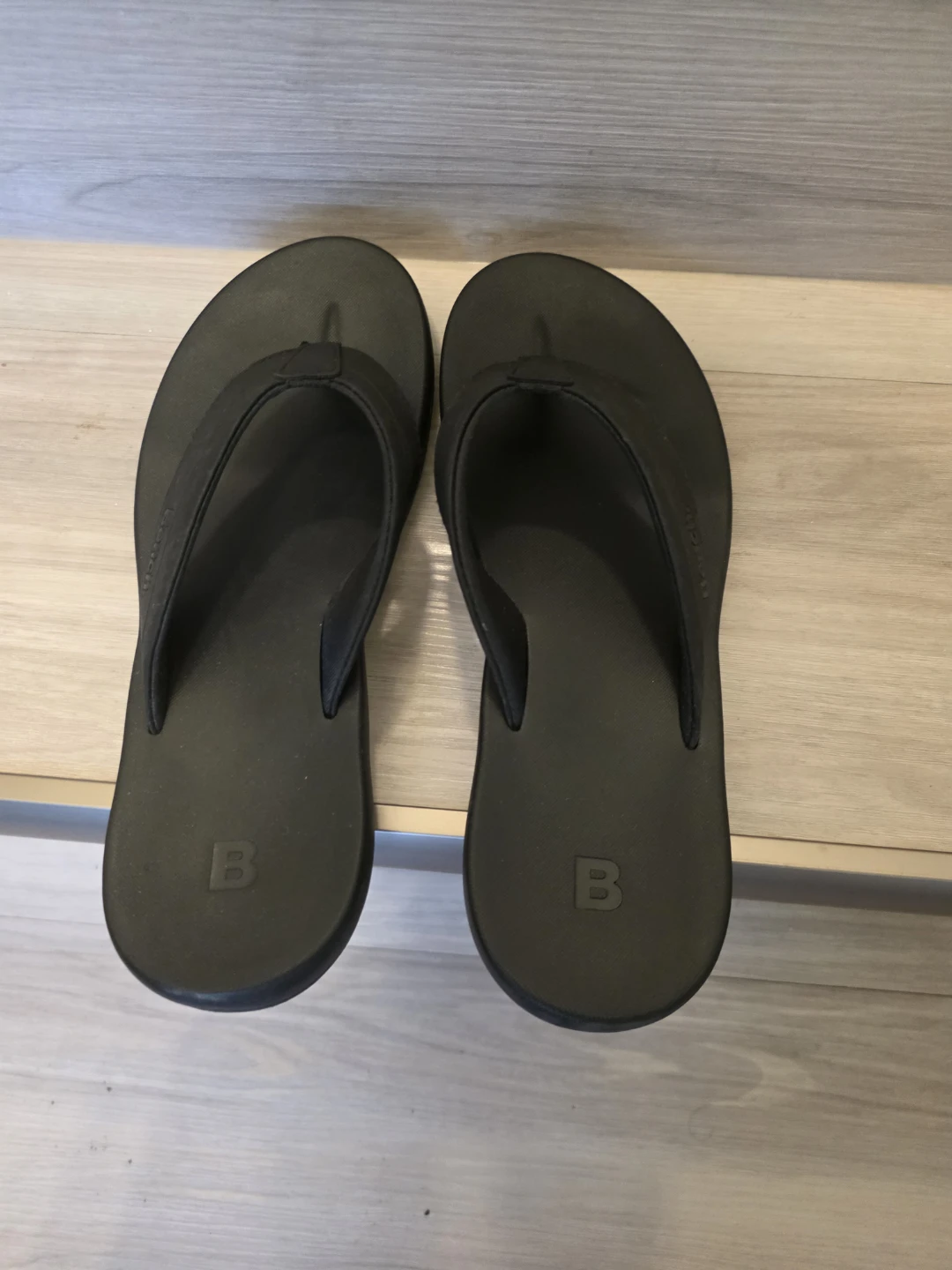 Bench Flip Flops - Black (Brand New) ⚽