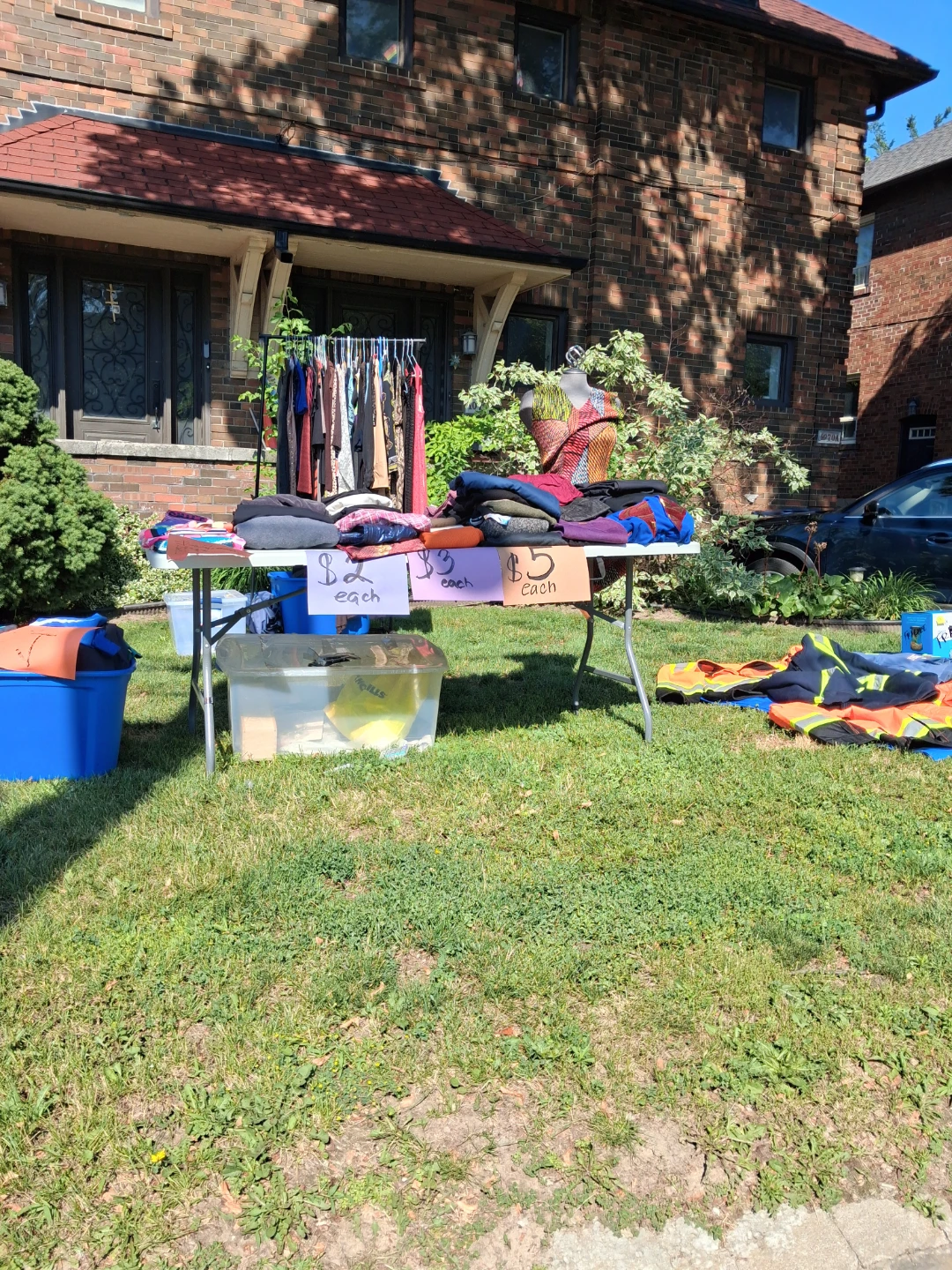 Garage sale 1068 avenue road - photo 3