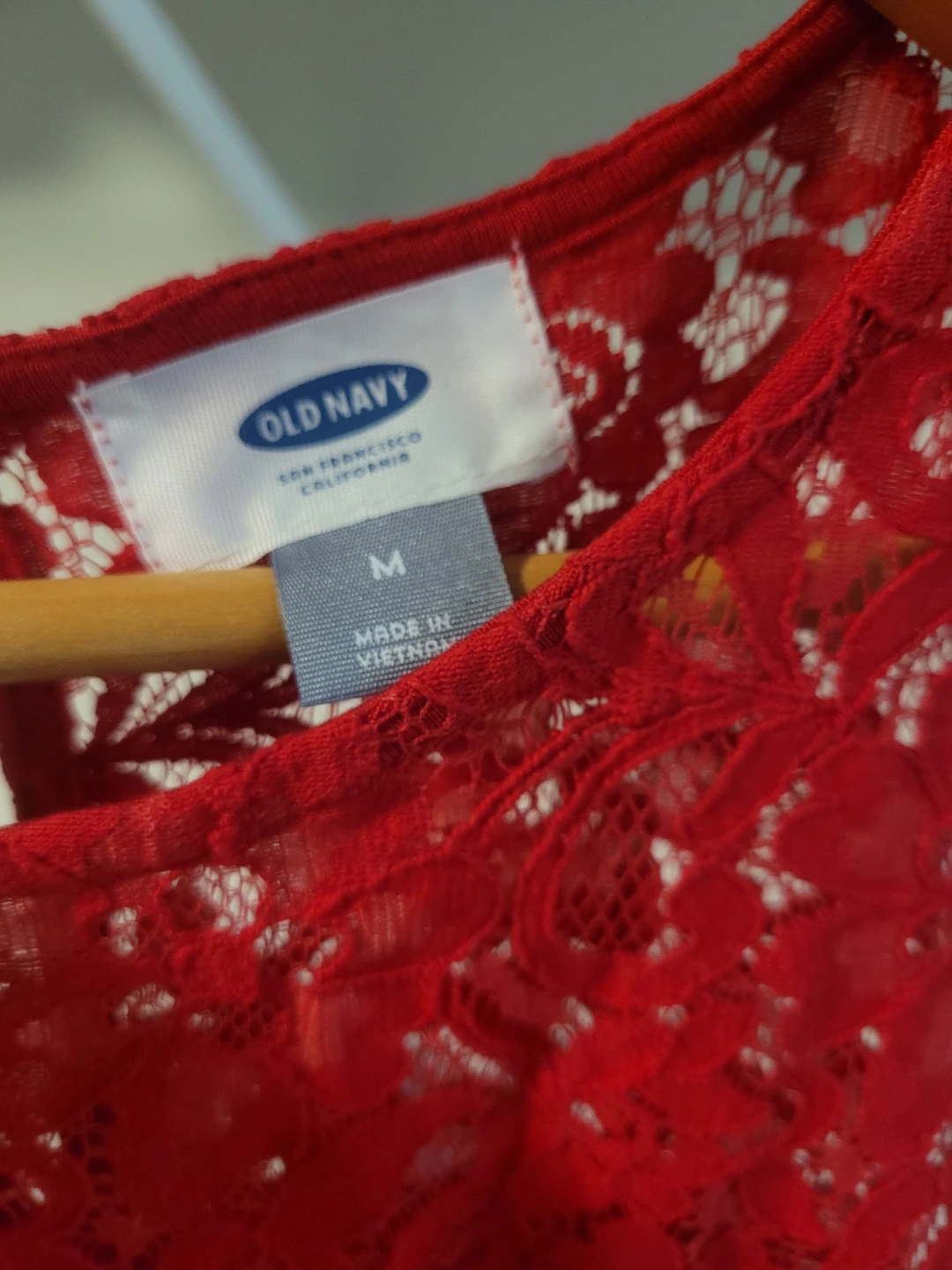 Old Navy Red Lace Tank Top - Size M - photo 2