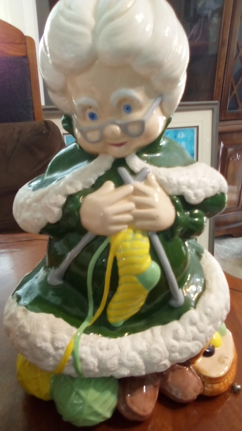 Vintage Ceramic Santa and Mrs. Claus Christmas Figurines - photo 2