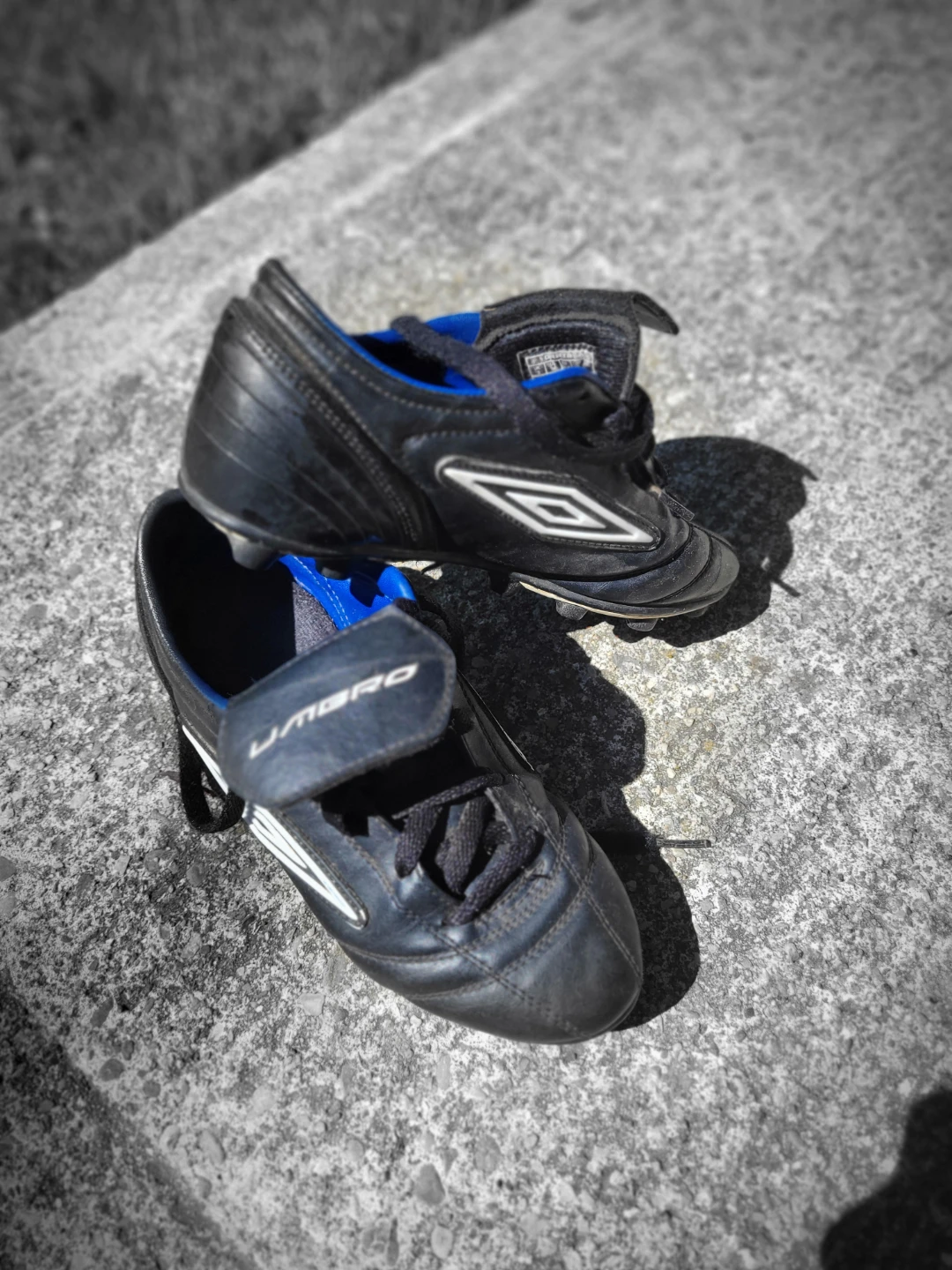 UMBRO Soccer Cleats - Size 4