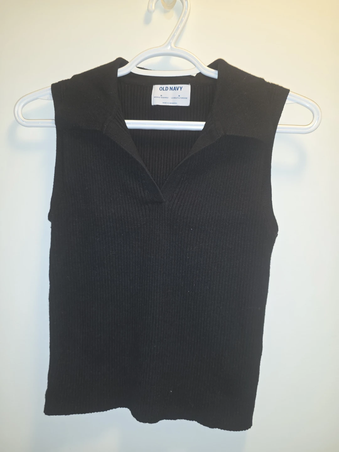 Old Navy Black Sleeveless Collared Top Size M