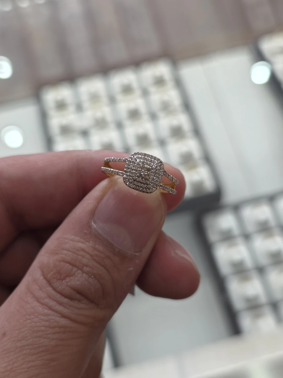 Ladies diamond ring