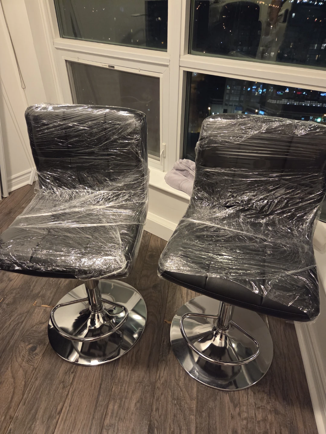Set of 2 Black Bar Stools with Chrome Base - photo 5