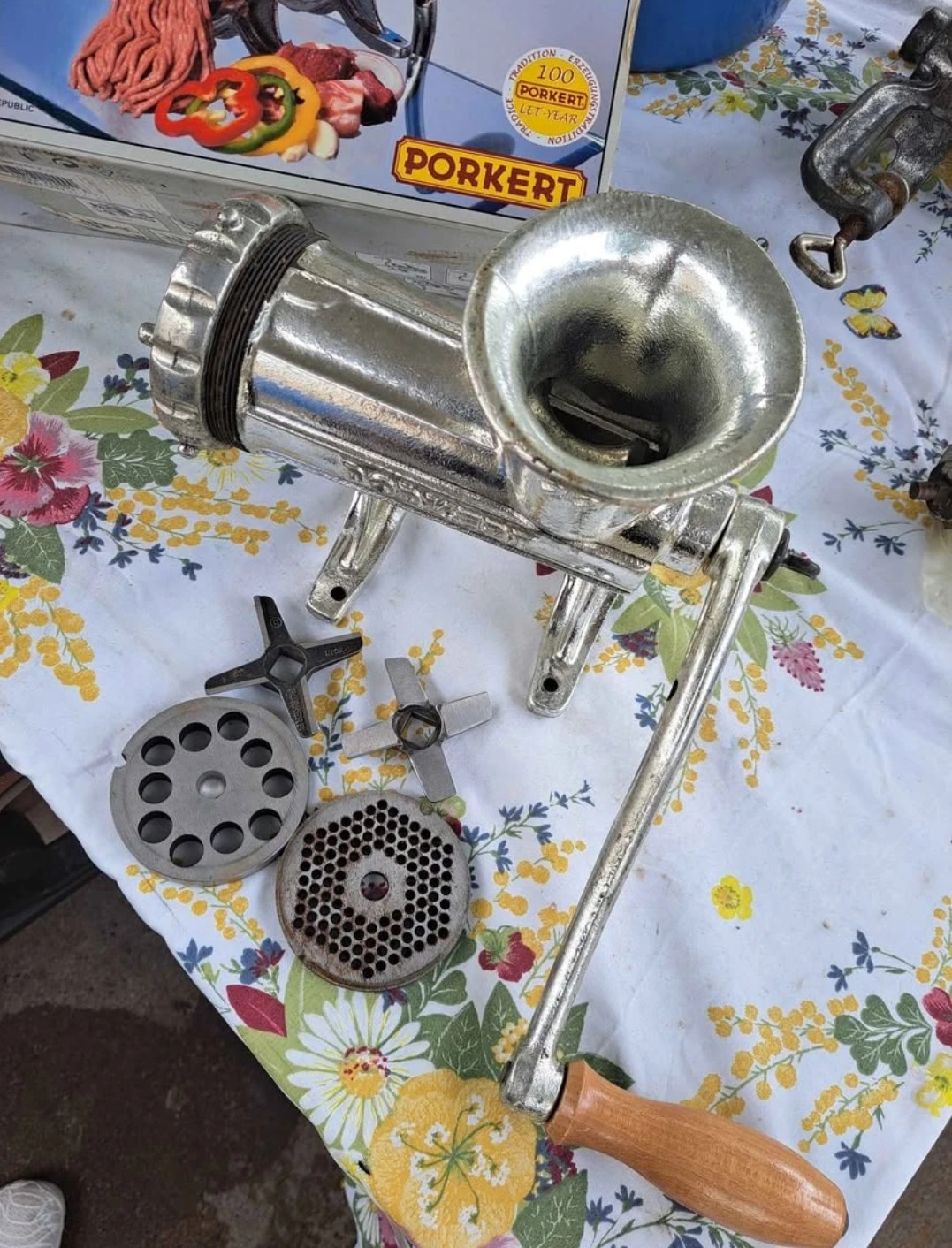 Vintage Porkert No. 22 Manual Meat Grinder ⚽