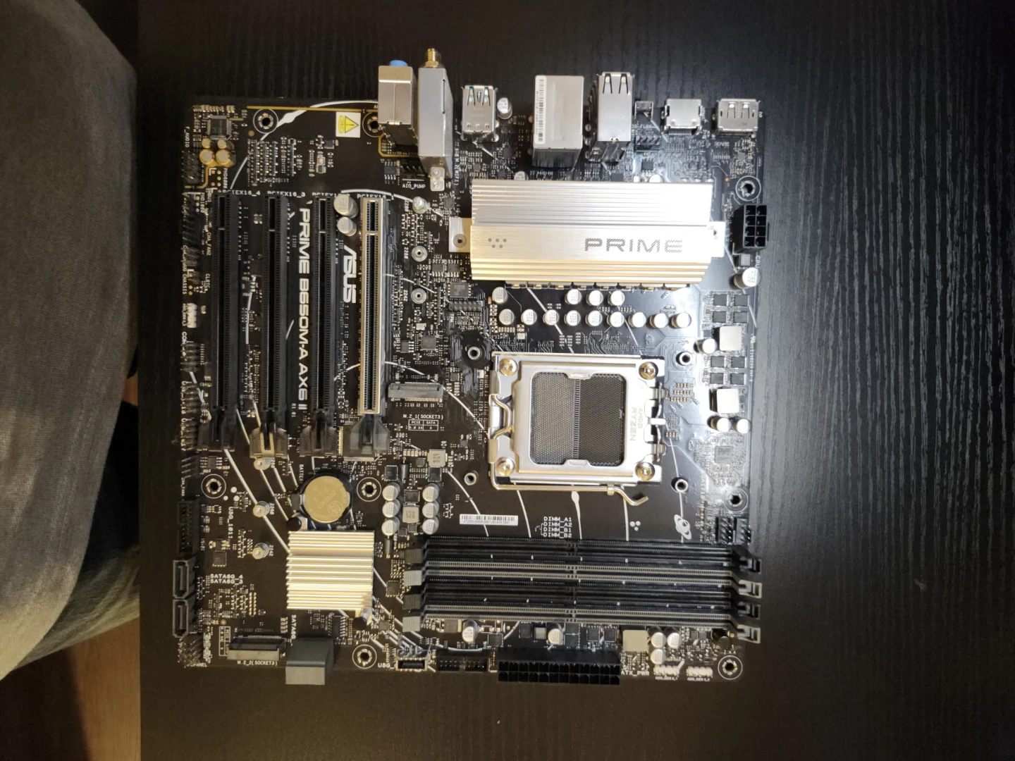 RX 7700 XT Graphics Card and Motherboard-prime - photo 2