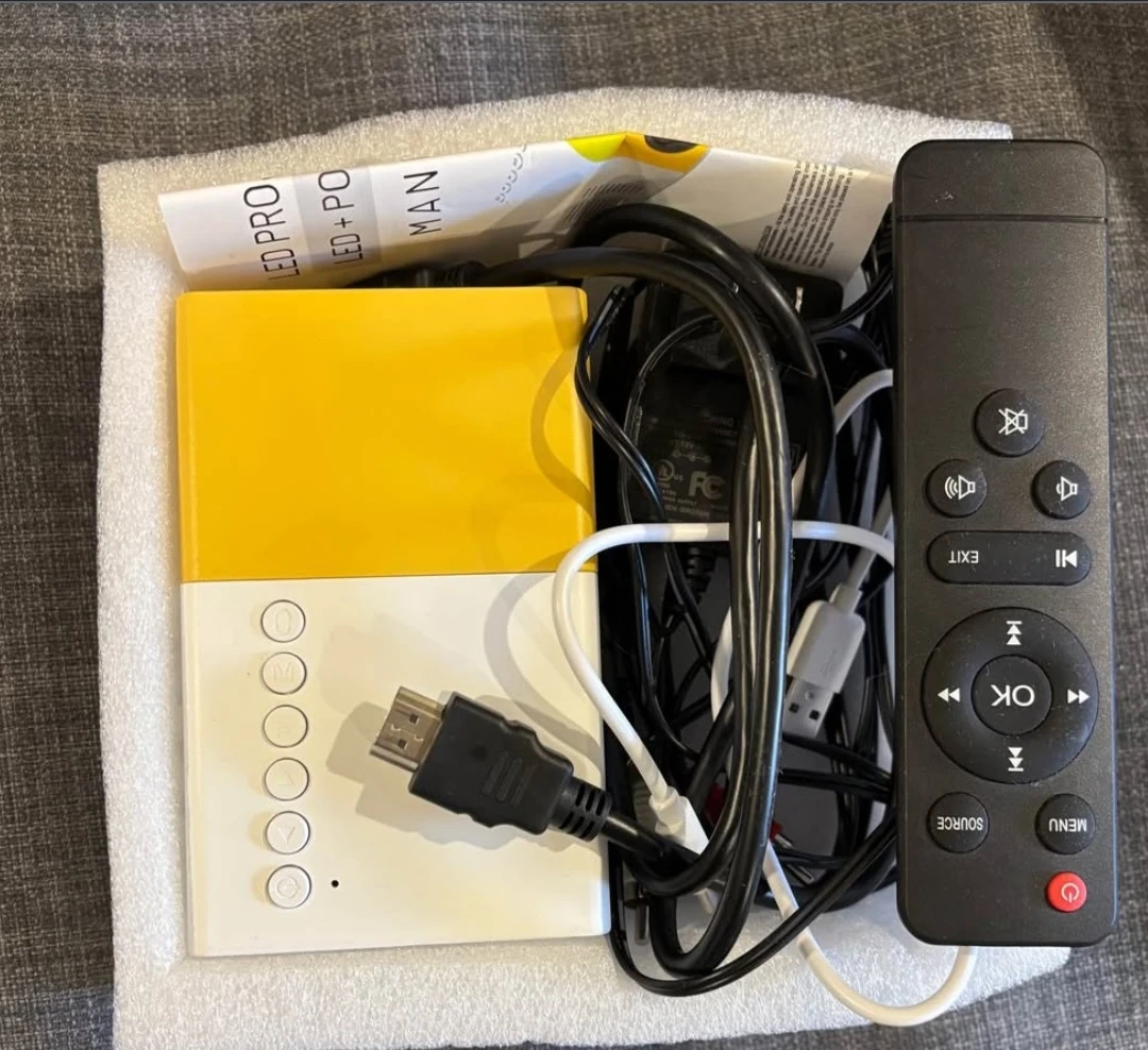 LED Portable Projector - Supports 1920 x 1080 px - photo 2