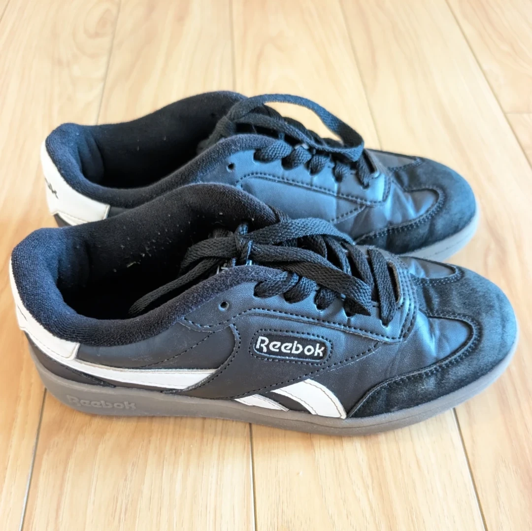 Reebok Kids Size 3 Black Sneakers
