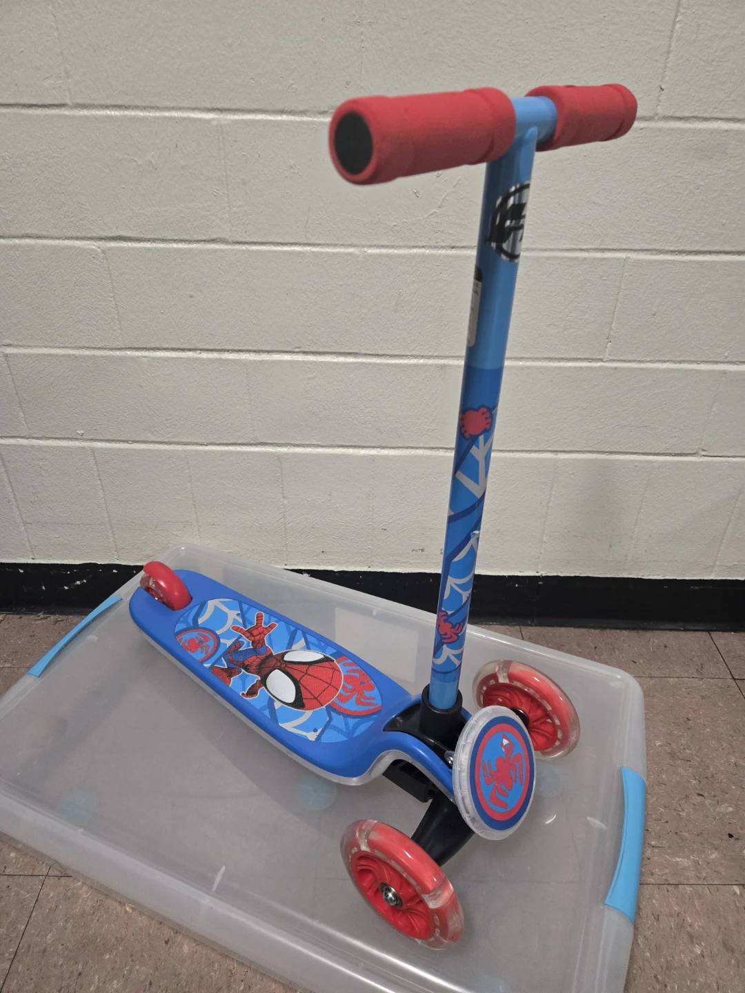 New Huffy Marvel Spider-Man 3-Wheel Light Up Kids Scooter - photo 4