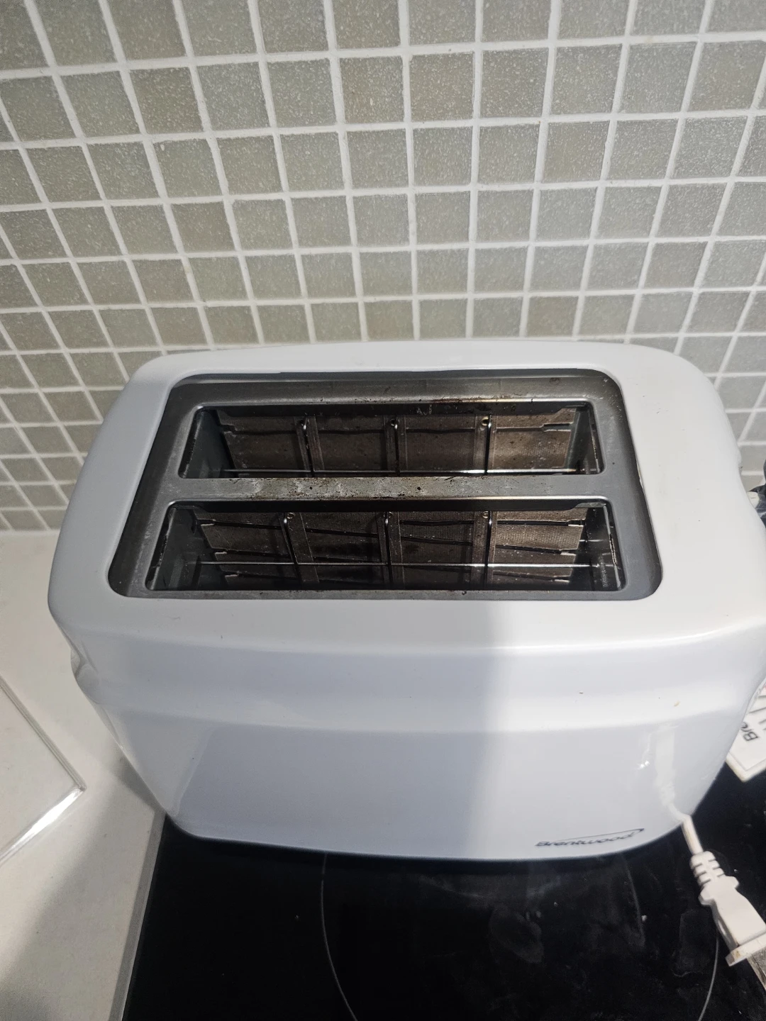 Brentwood 2-Slice White Toaster - photo 2