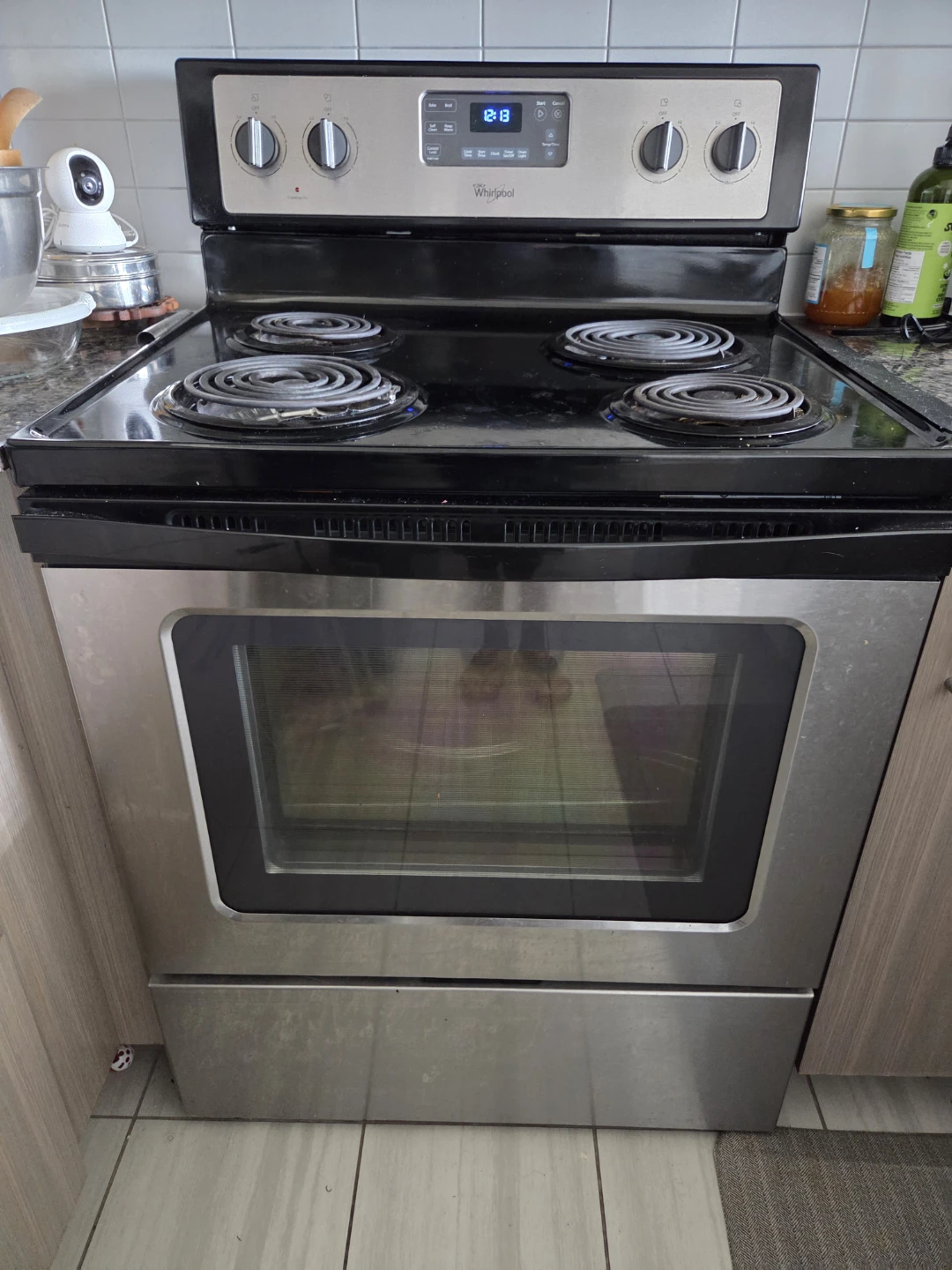 Whirlpool Electric Stove with Oven - photo 2