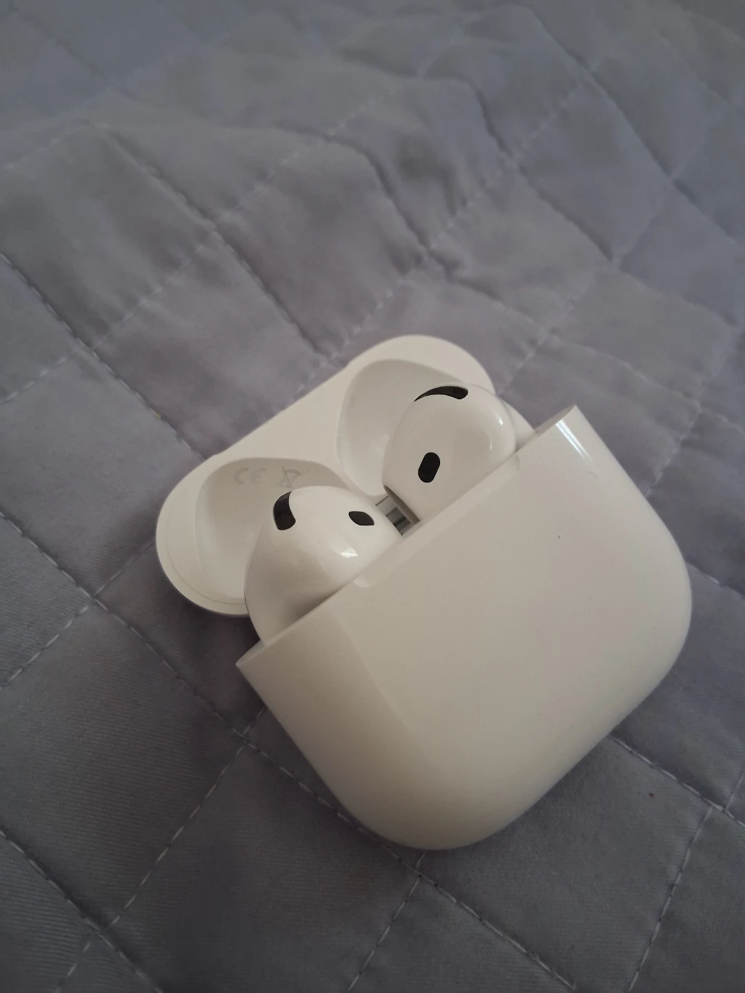 (ANC) Apple Gen 4 Pro Earbuds / Airpods