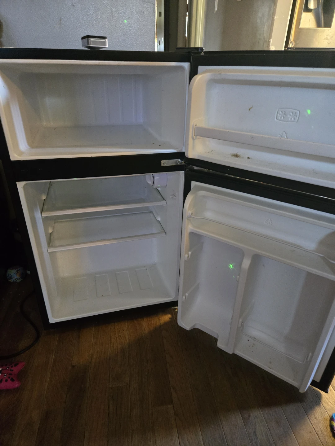 Small refrigerator - photo 2
