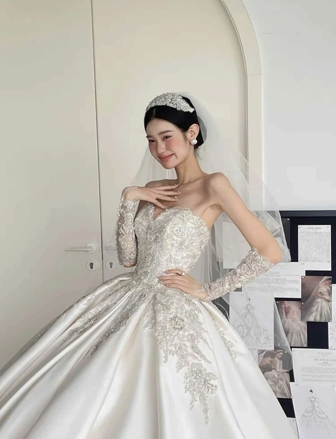 Stunning White Wedding Dress with Embellishments and Veil - photo 2