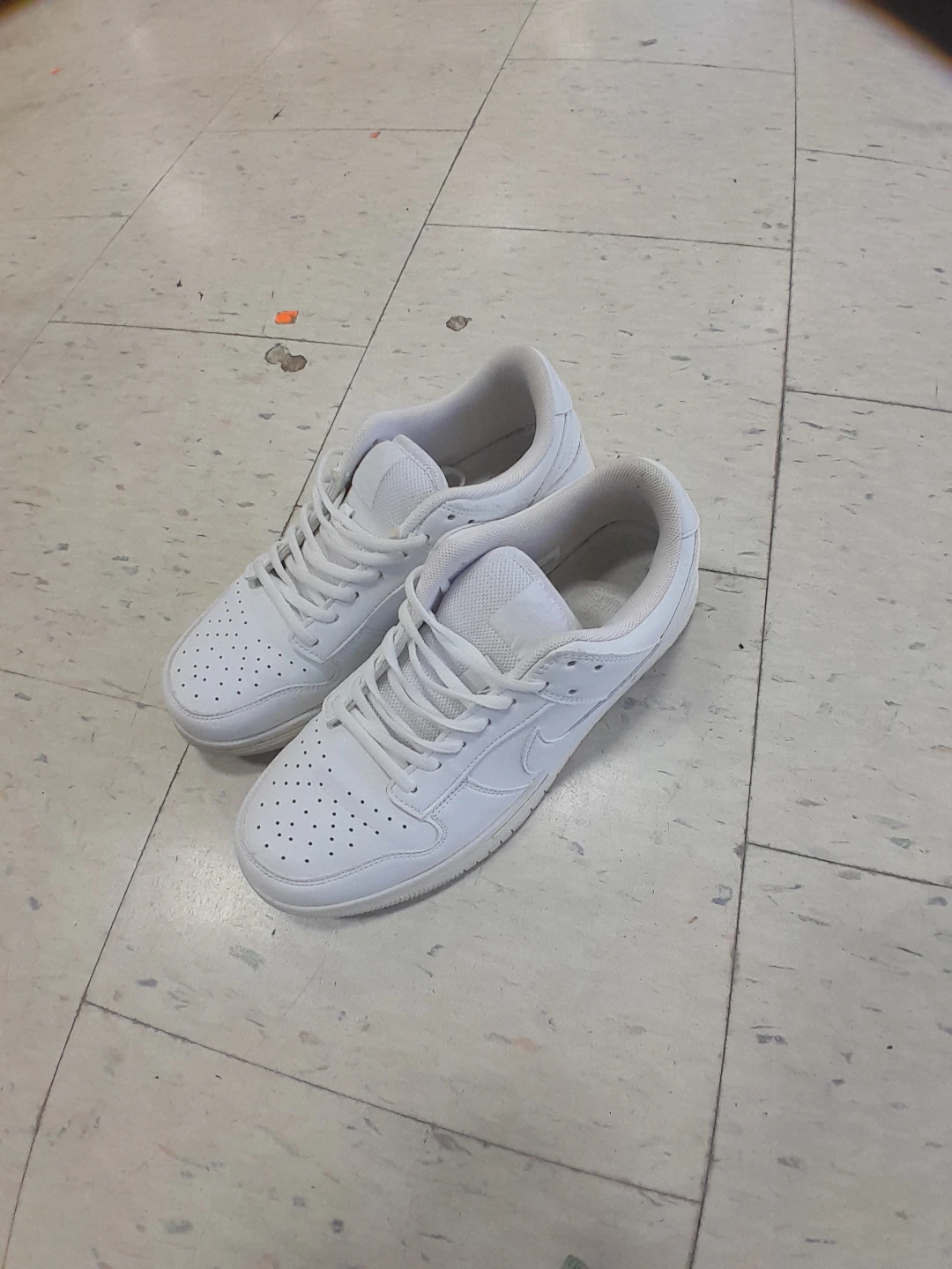 White Nike Sneakers Men's Size 8.5