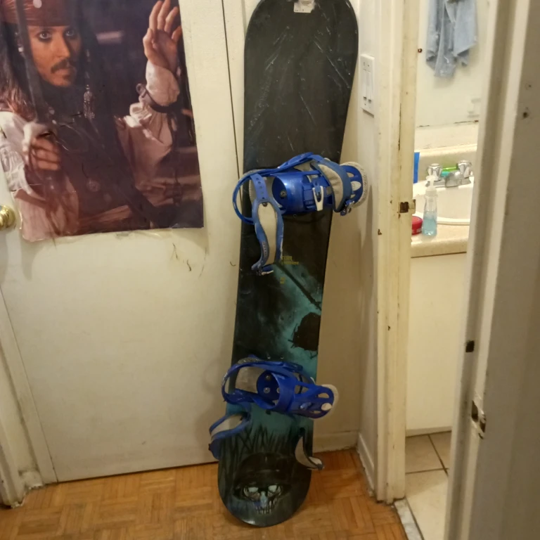 Forum Destroyer Snowboard 157cm with Burton Bindings - photo 2