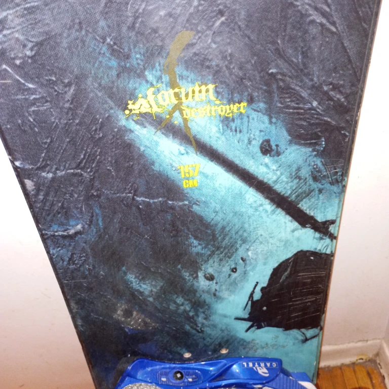 Forum Destroyer Snowboard 157cm with Burton Bindings - photo 5