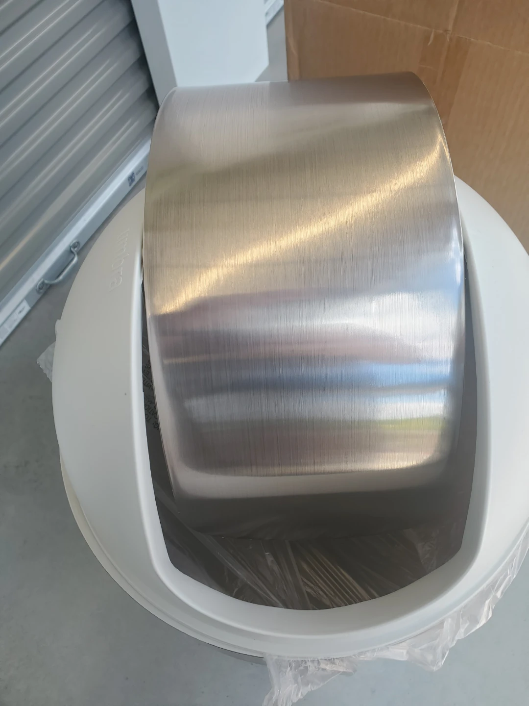 Umbra Venti 62L Trash Can with Swing Lid - photo 2