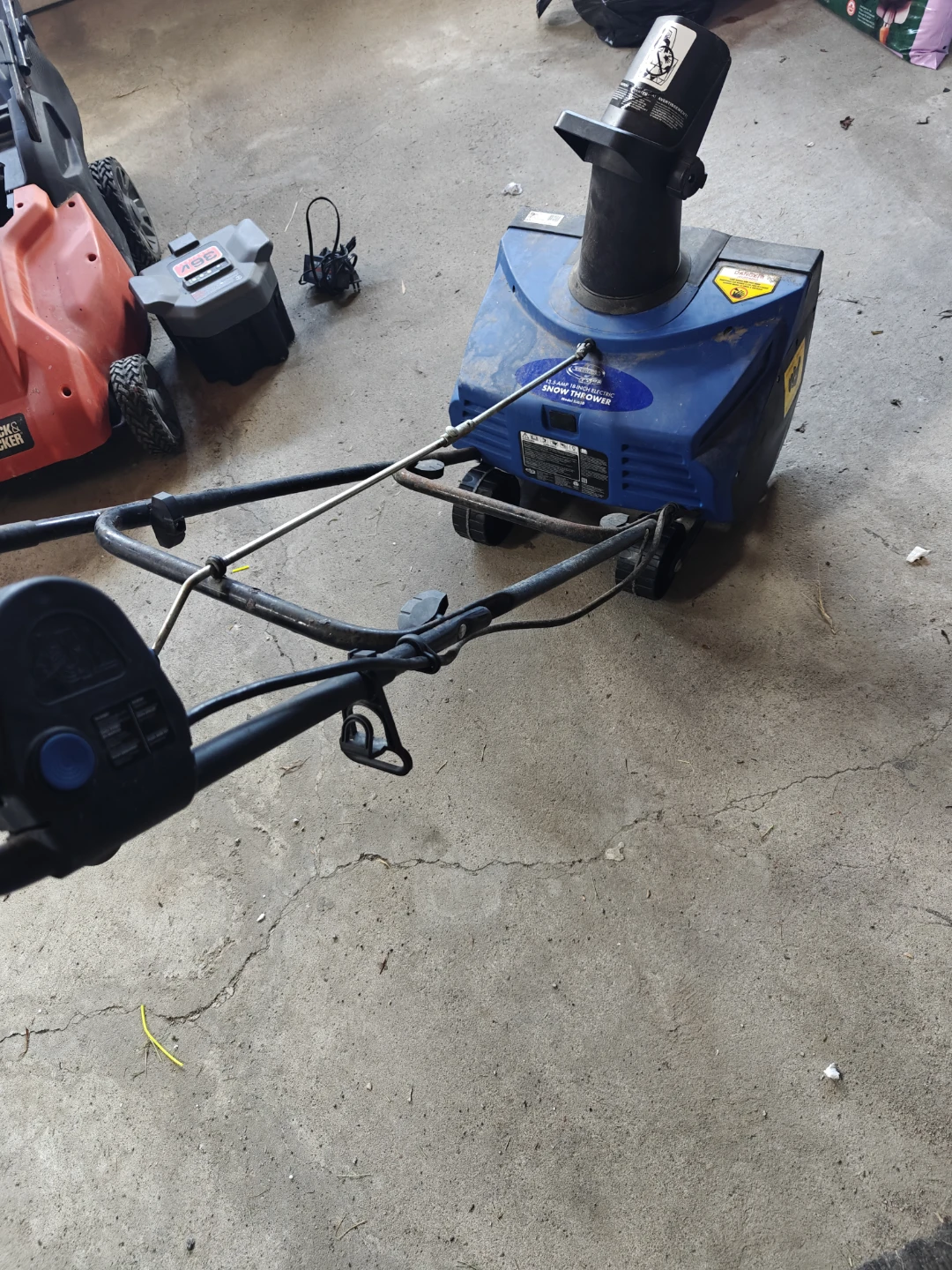 Sun Joe Snow remover - photo 3