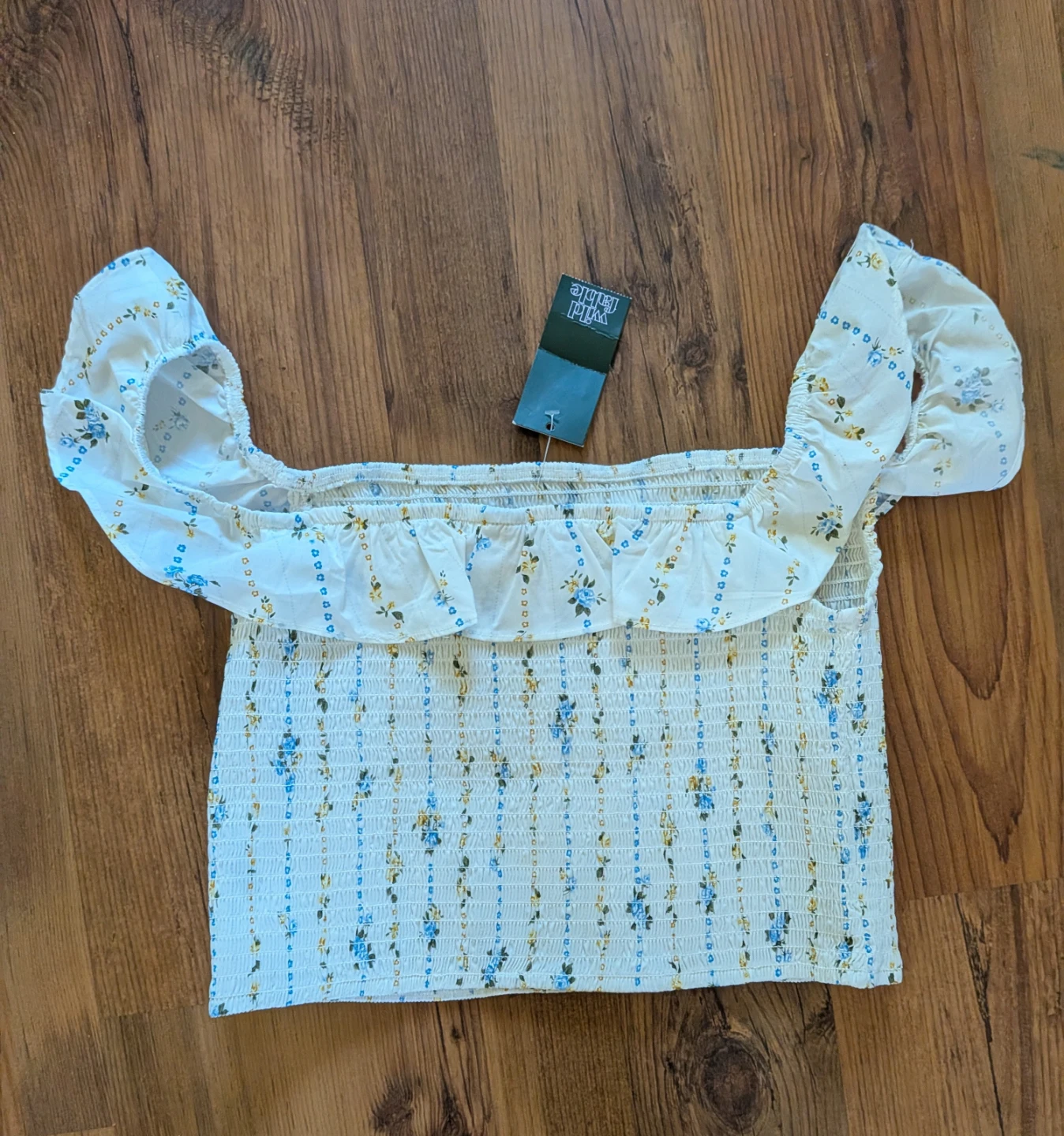 ⚽ Brand new ruched crop top for women