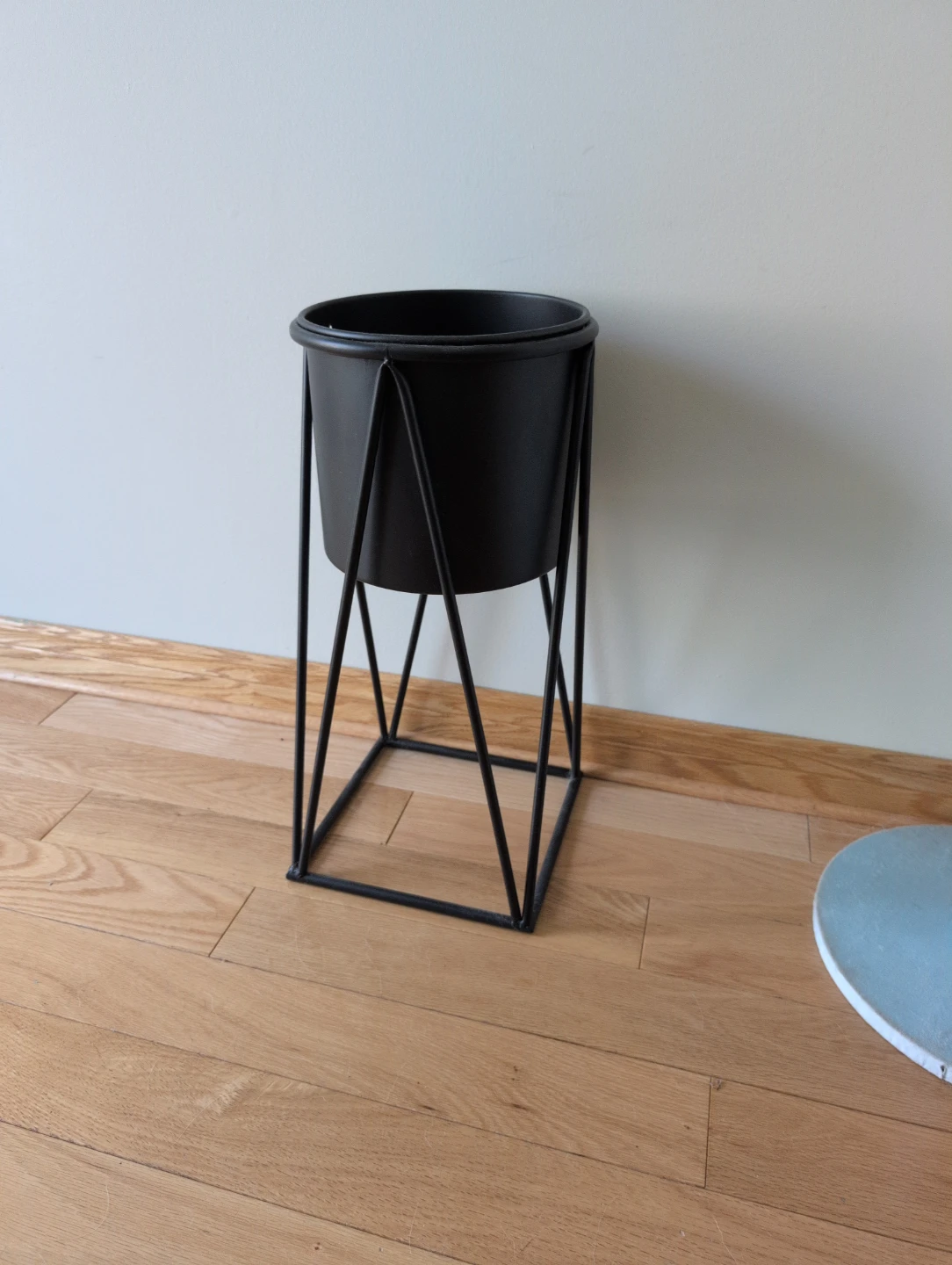 Black Metal Planter Stand