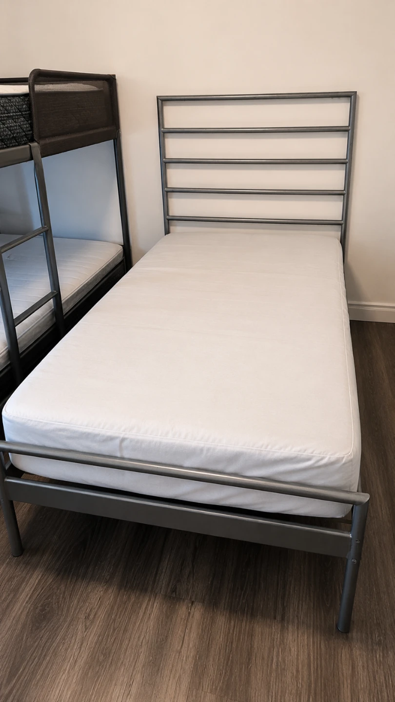 Metal Twin/Single Bed Frame – No Mattress