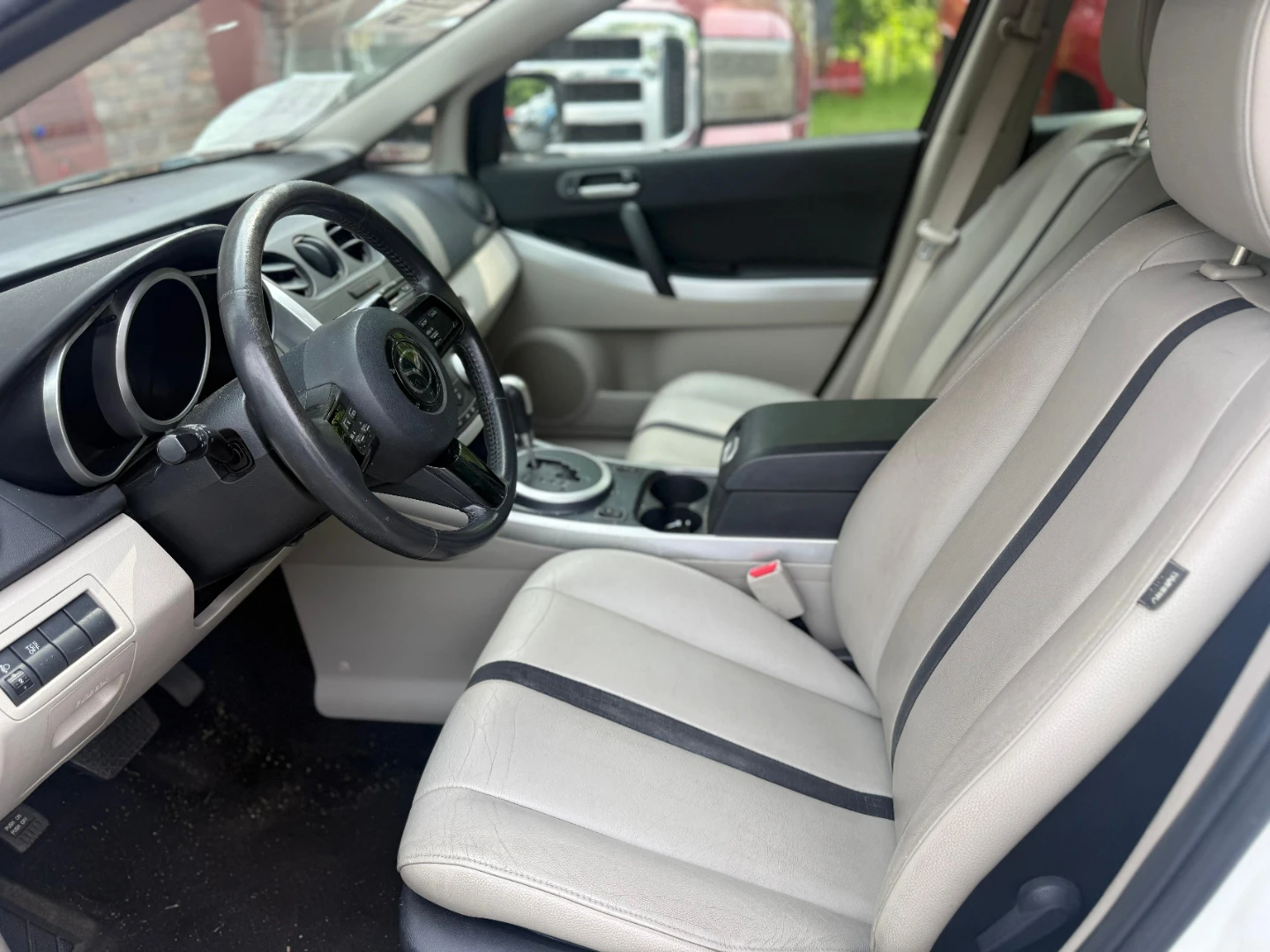 White Mazda CX-7 SUV - photo 2