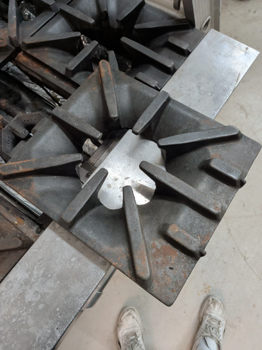 Commercial Gas Range Burner Grate - photo 2