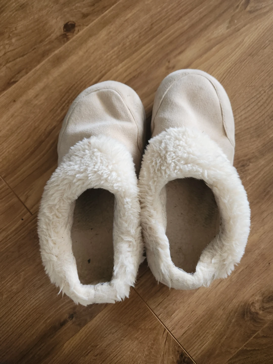 Isotoner Fleece Lined Slippers ⚽ - photo 2