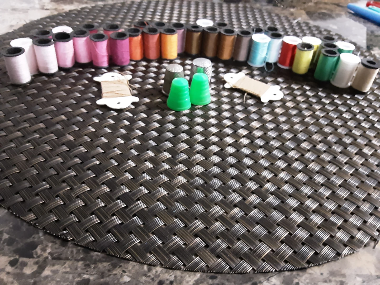 Sewing Thread Spool Set with Thimbles and Bobbins - photo 2
