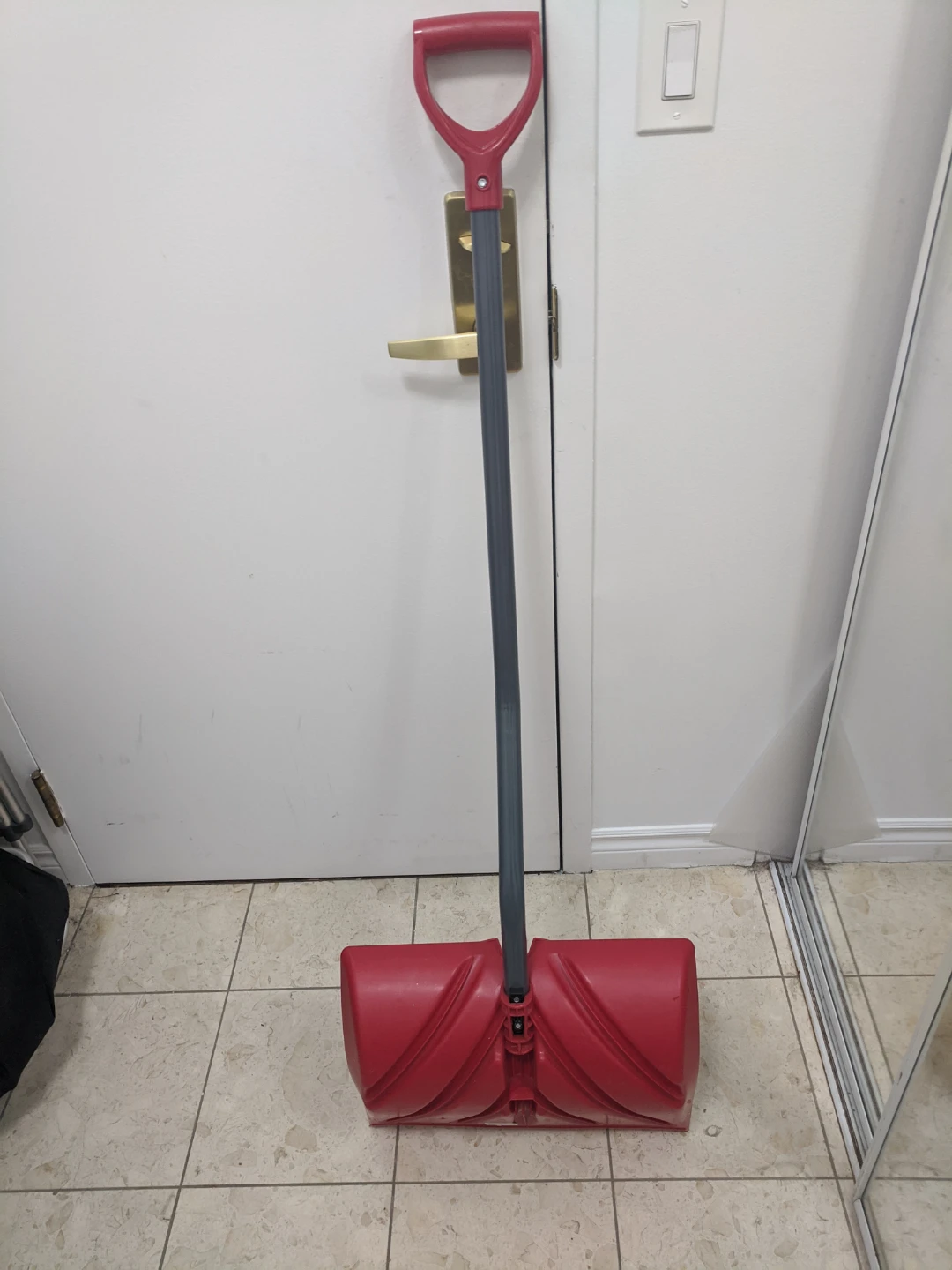 Garant Ergonomic Snow Shovel - photo 2