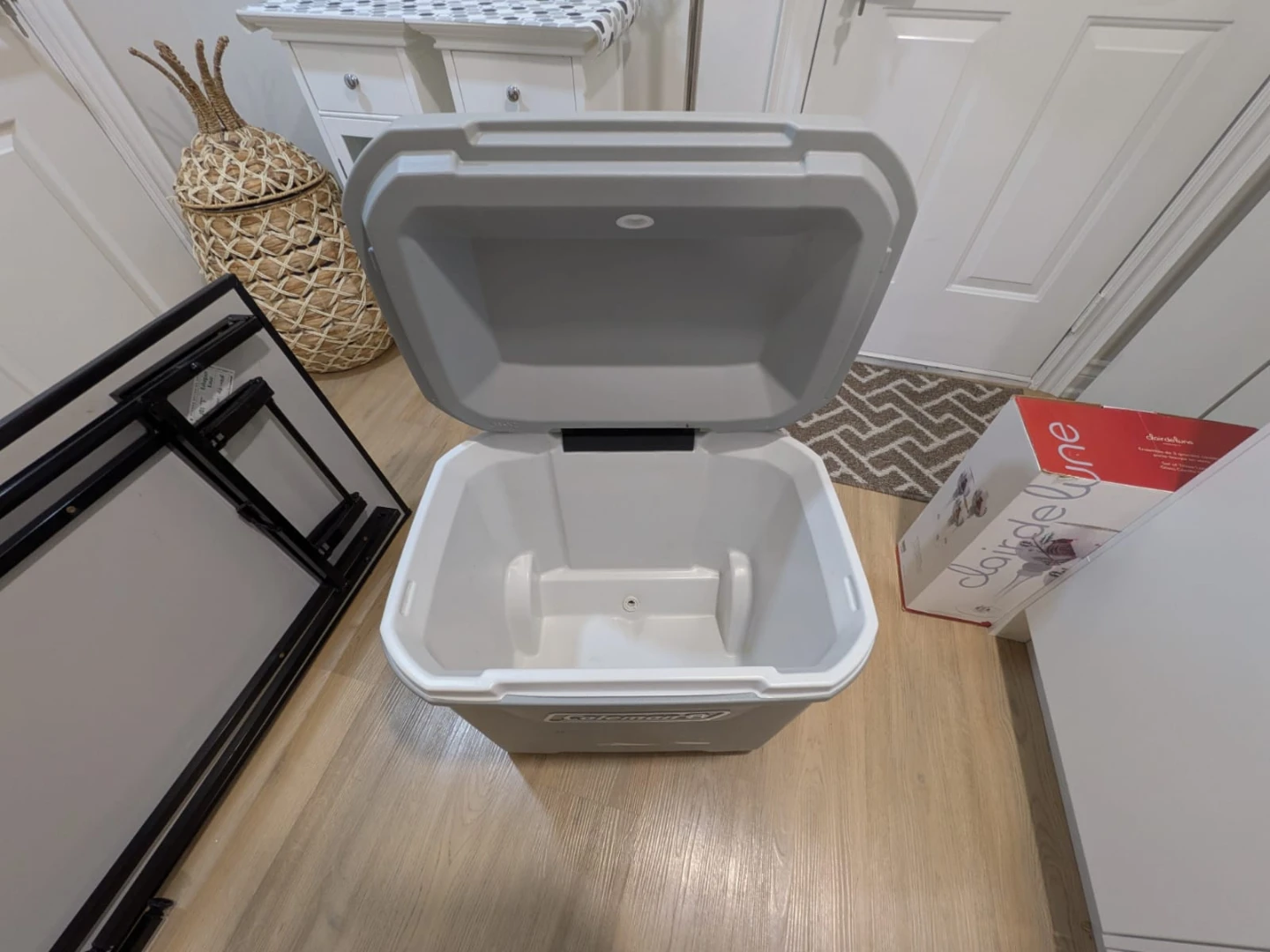 Coleman Wheeled Cooler – Large Capacity/ ICE BOX