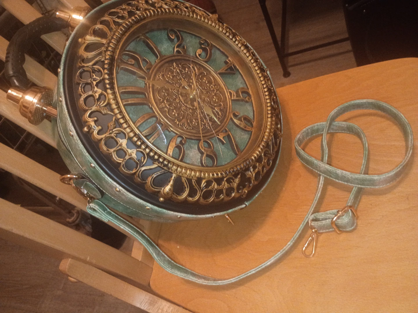 Round Green Faux Leather Clock Face Handbag - photo 4